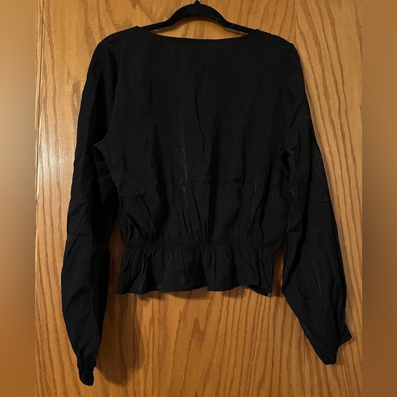 MinkPink Harper Twist Blouse - NWT - Size XL - Picture 3 of 11